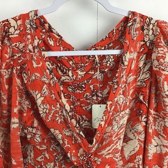 Free People Say The Word Floral V-Neck Ruched Top Ruby Red Size Large NWT - Picture 3 of 10